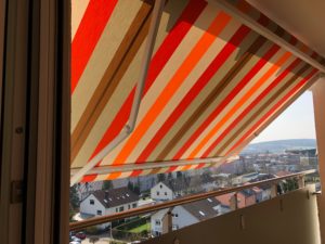 Innenstadtwohnung mit Loggia und Markise, änderbarer Neigungswinkel