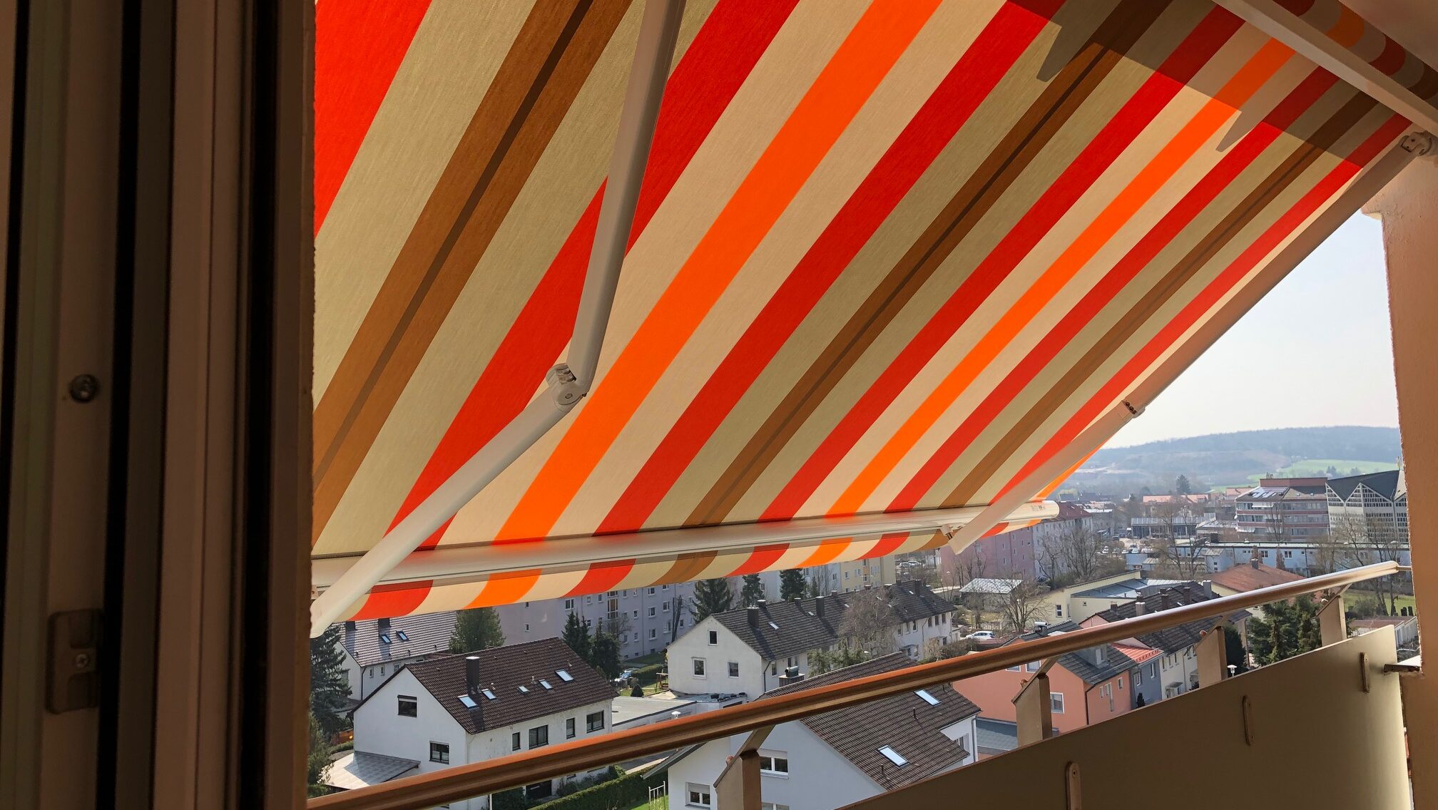 Innenstadtwohnung mit Loggia und Markise, änderbarer Neigungswinkel